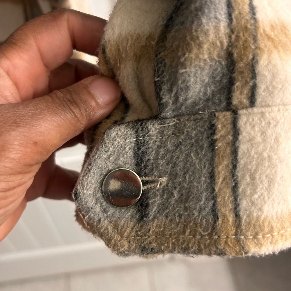 Zara Plaid Shacket in Cream and Tan - Picture 4 of 7